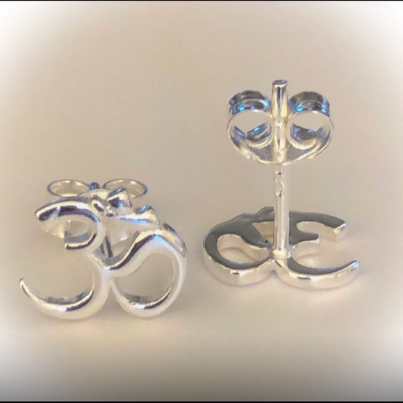 💕Sterling Silver Om Earrings💕 - Picture 5 of 8